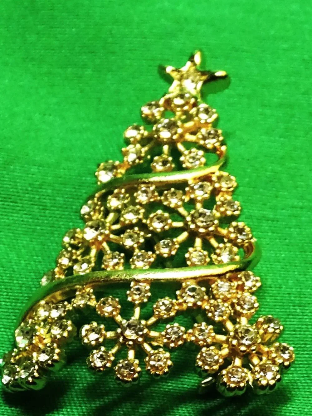 Delicate Crystal and Gold tone Christmas Tree Pin Brooch